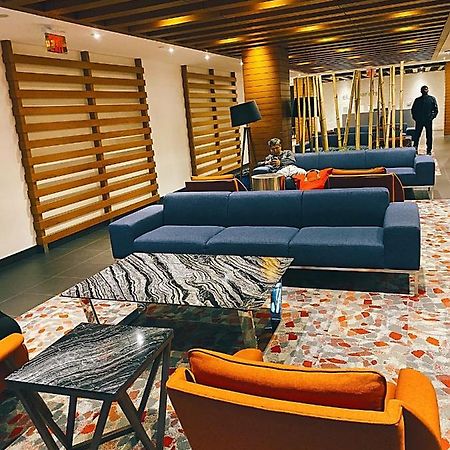 Luxurious Condo In The Center Of Downtown Торонто Екстериор снимка