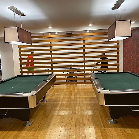 Luxurious Condo In The Center Of Downtown Торонто Екстериор снимка