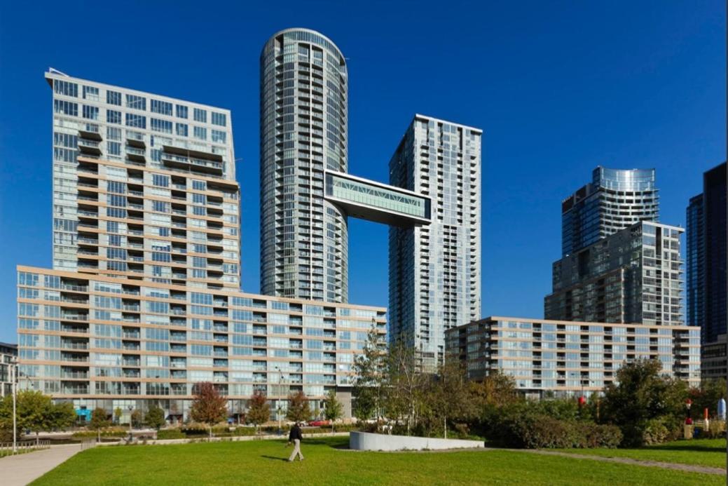 Luxurious Condo In The Center Of Downtown Торонто Екстериор снимка